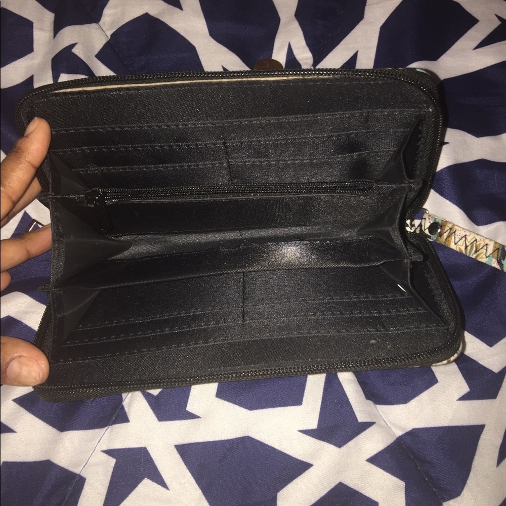 Very nice pattern wallet. - Picture 2 of 2